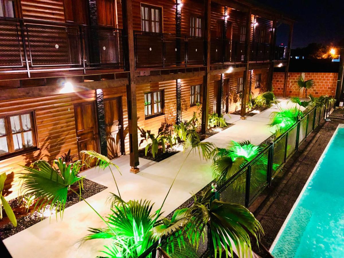 Hotel Alma Pura 푸에르토이과수 외부 사진
