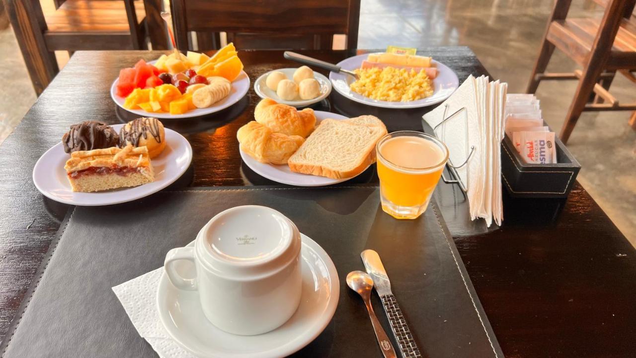 Hotel Alma Pura 푸에르토이과수 외부 사진